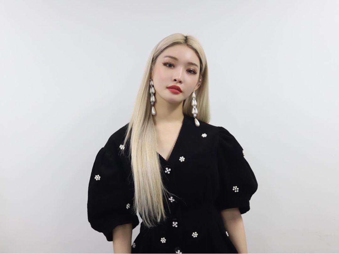 Chungha de toc ngoi giua don gian van duoc khen xinh anh 2