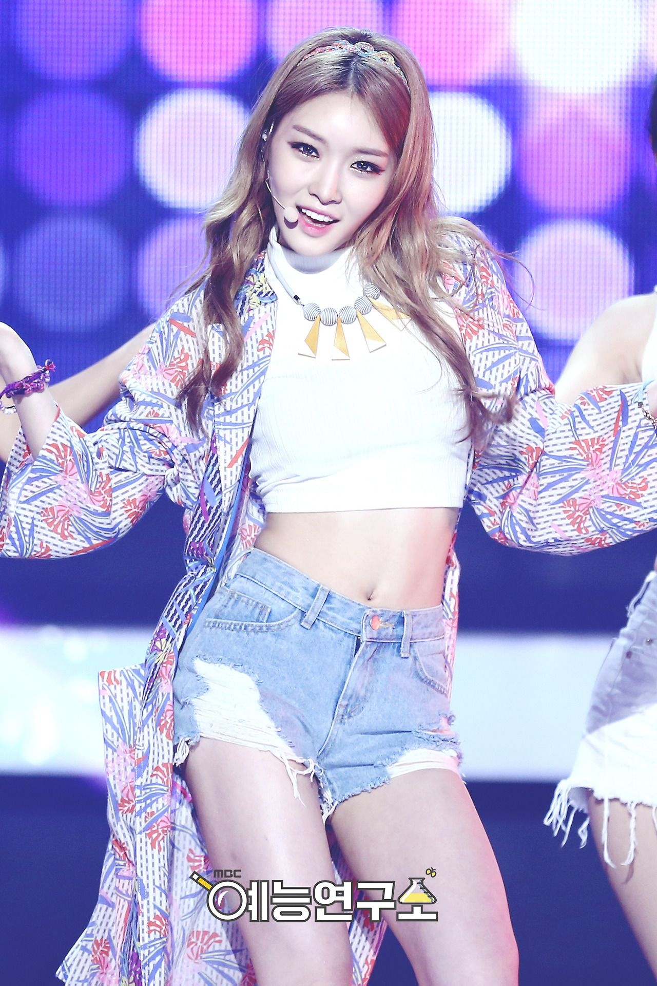 Chungha de toc ngoi giua don gian van duoc khen xinh anh 10