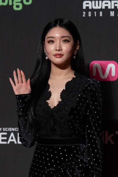 Chungha de toc ngoi giua don gian van duoc khen xinh anh 14