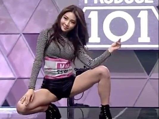 Chungha duoc khen khi cover 'Yonce' trong Produce 101 hinh anh