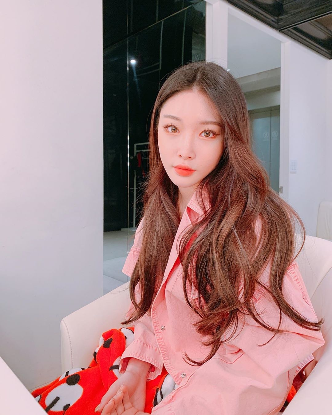 Chungha de toc ngoi giua don gian van duoc khen xinh anh 3