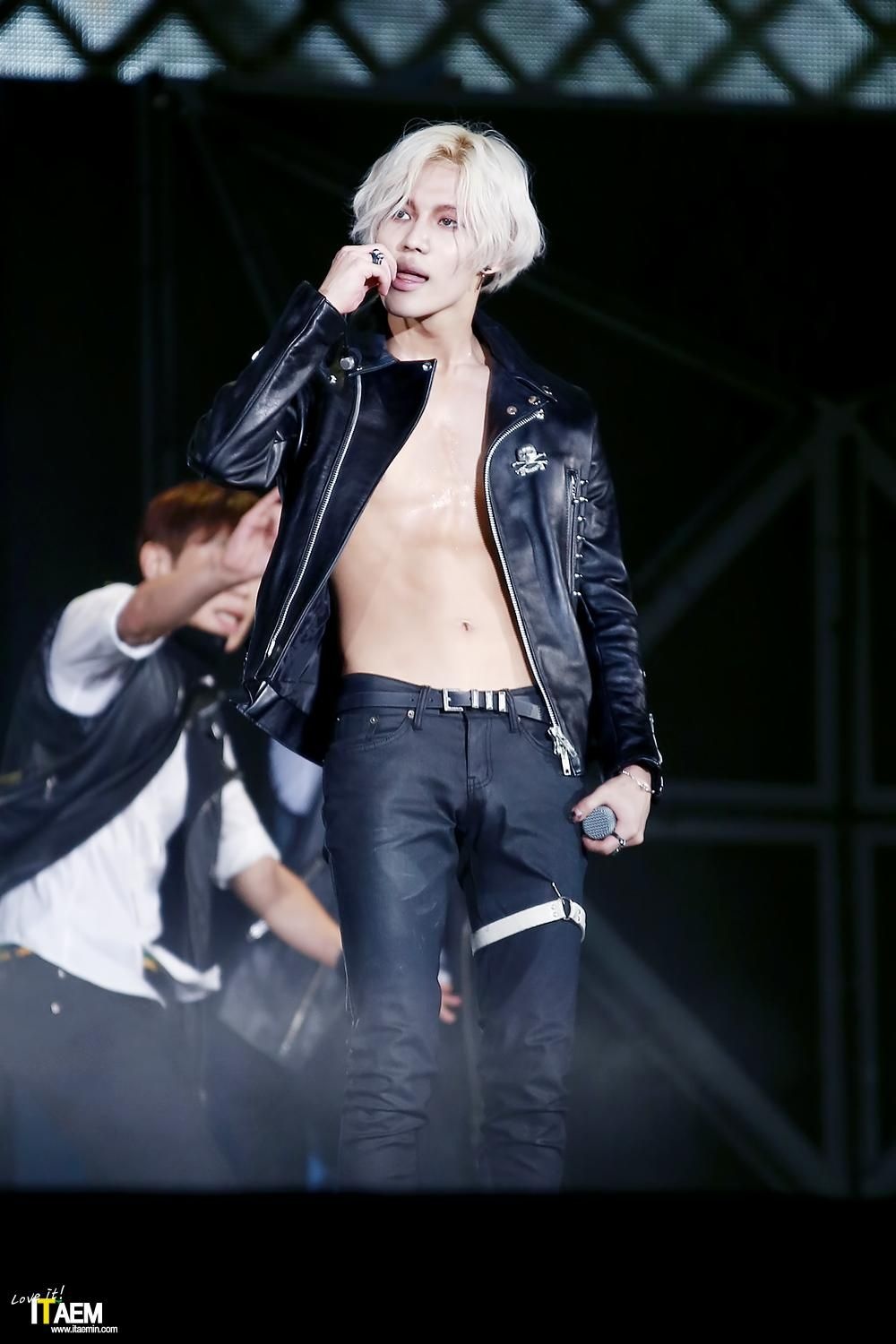 sao nam mac sexy len san khau anh 7