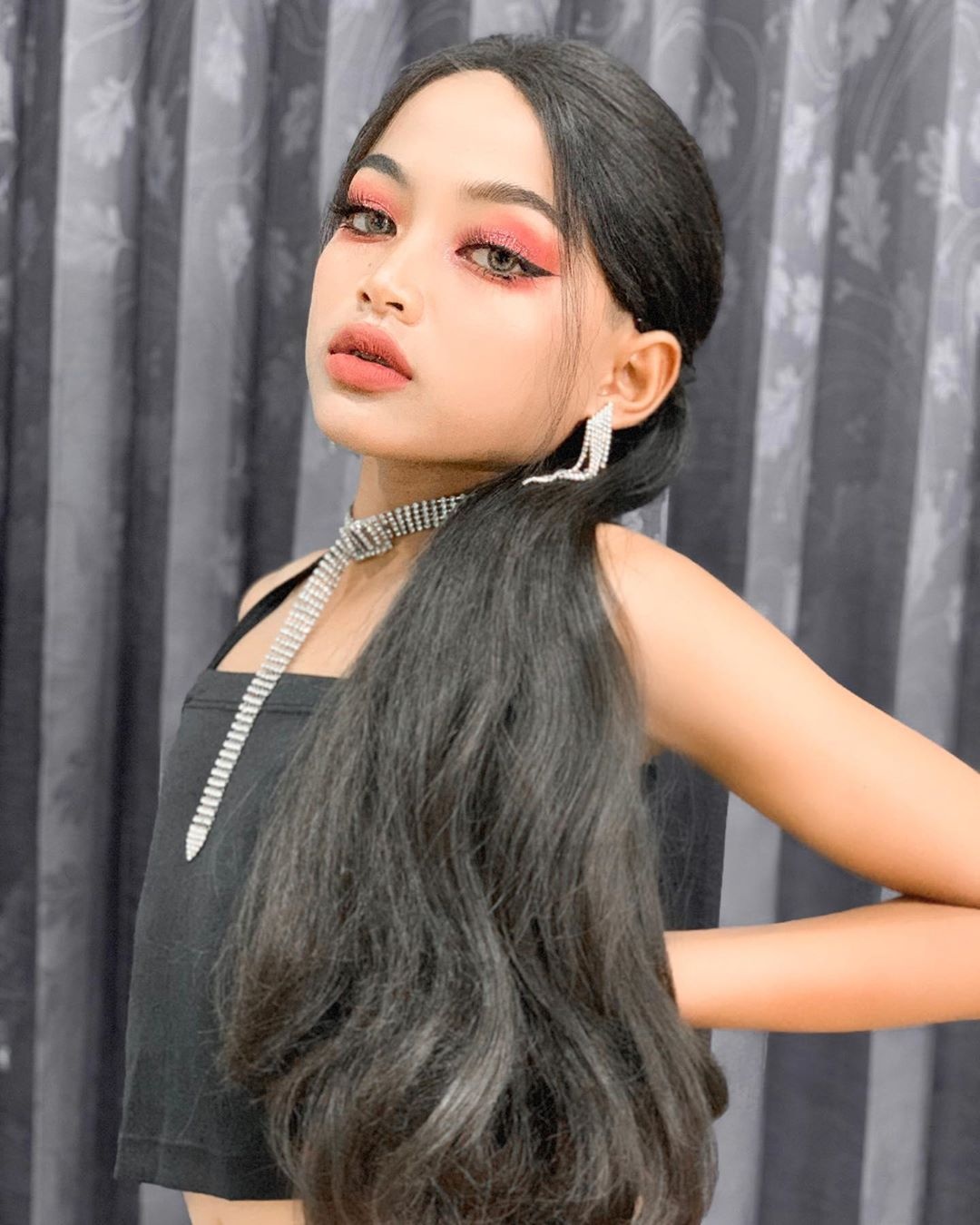 cau be 13 tuoi trang diem nhu hoa hau anh 3