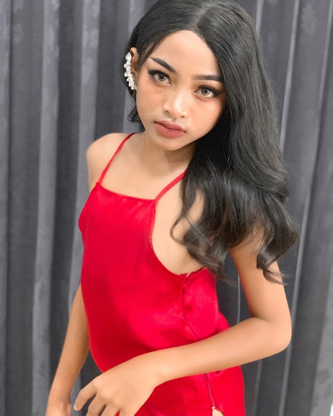 cau be 13 tuoi trang diem nhu hoa hau anh 4