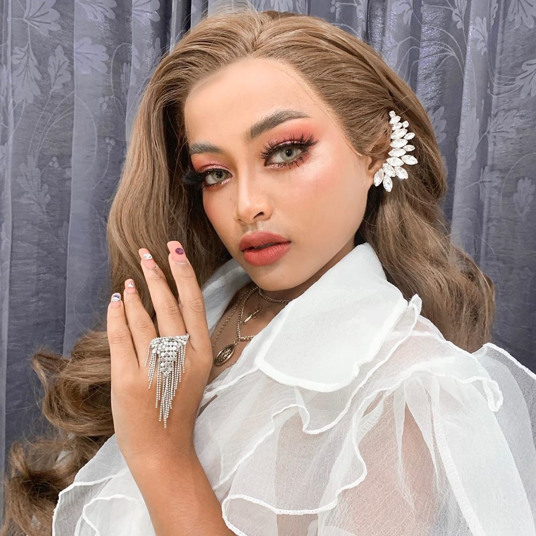 cau be 13 tuoi trang diem nhu hoa hau anh 8