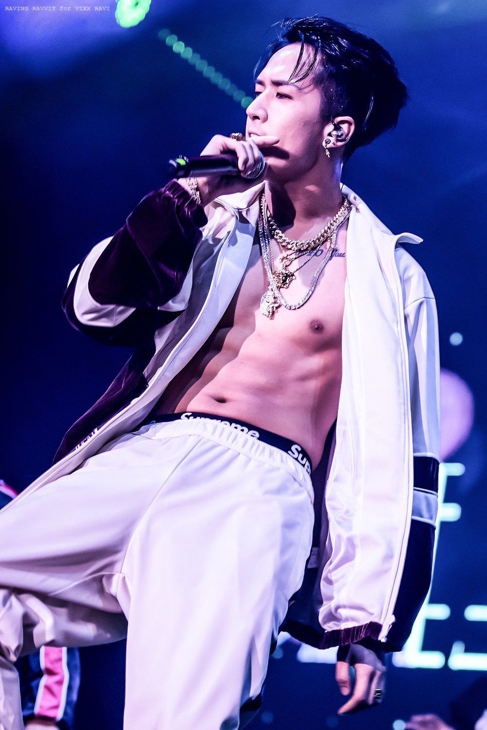 sao nam mac sexy len san khau anh 10