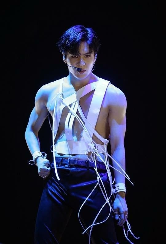 sao nam mac sexy len san khau anh 8