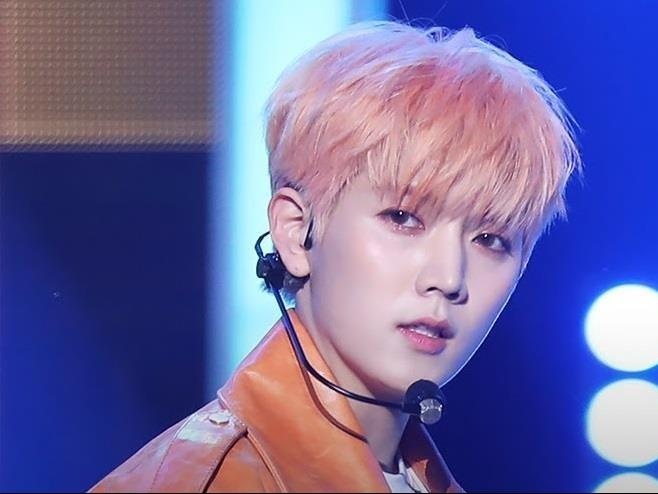 Ren khoe giong hat qua ca khuc 'Love me' hinh anh