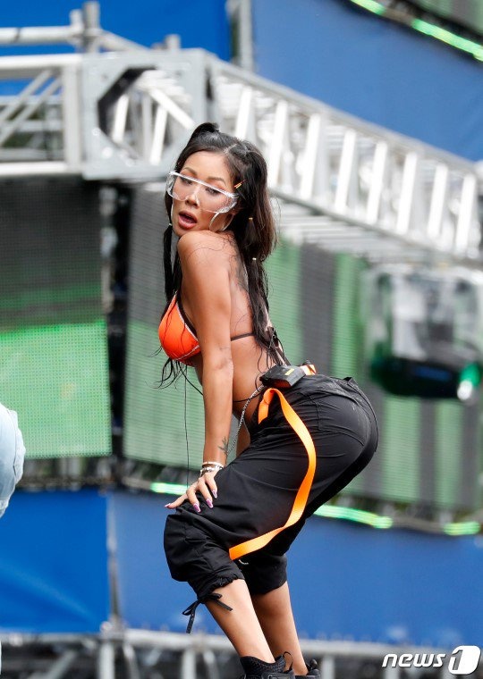 Thoi trang sexy cua Jessie anh 10