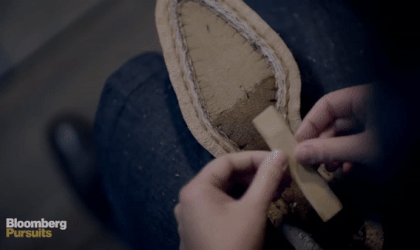 Giay thu cong Italy gia 4.100 USD duoc tao ra the nao? hinh anh