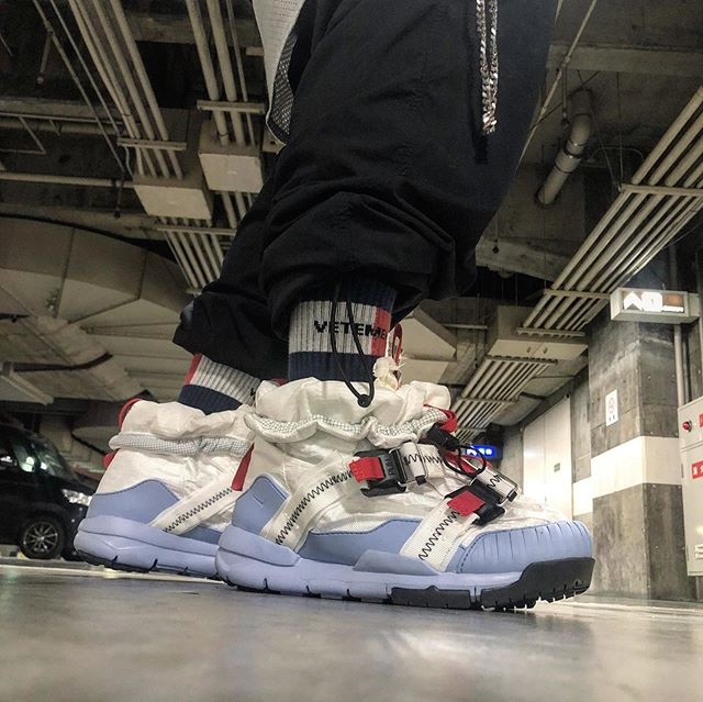 4 doi giay co gia ban lai cao nhat nam anh 15