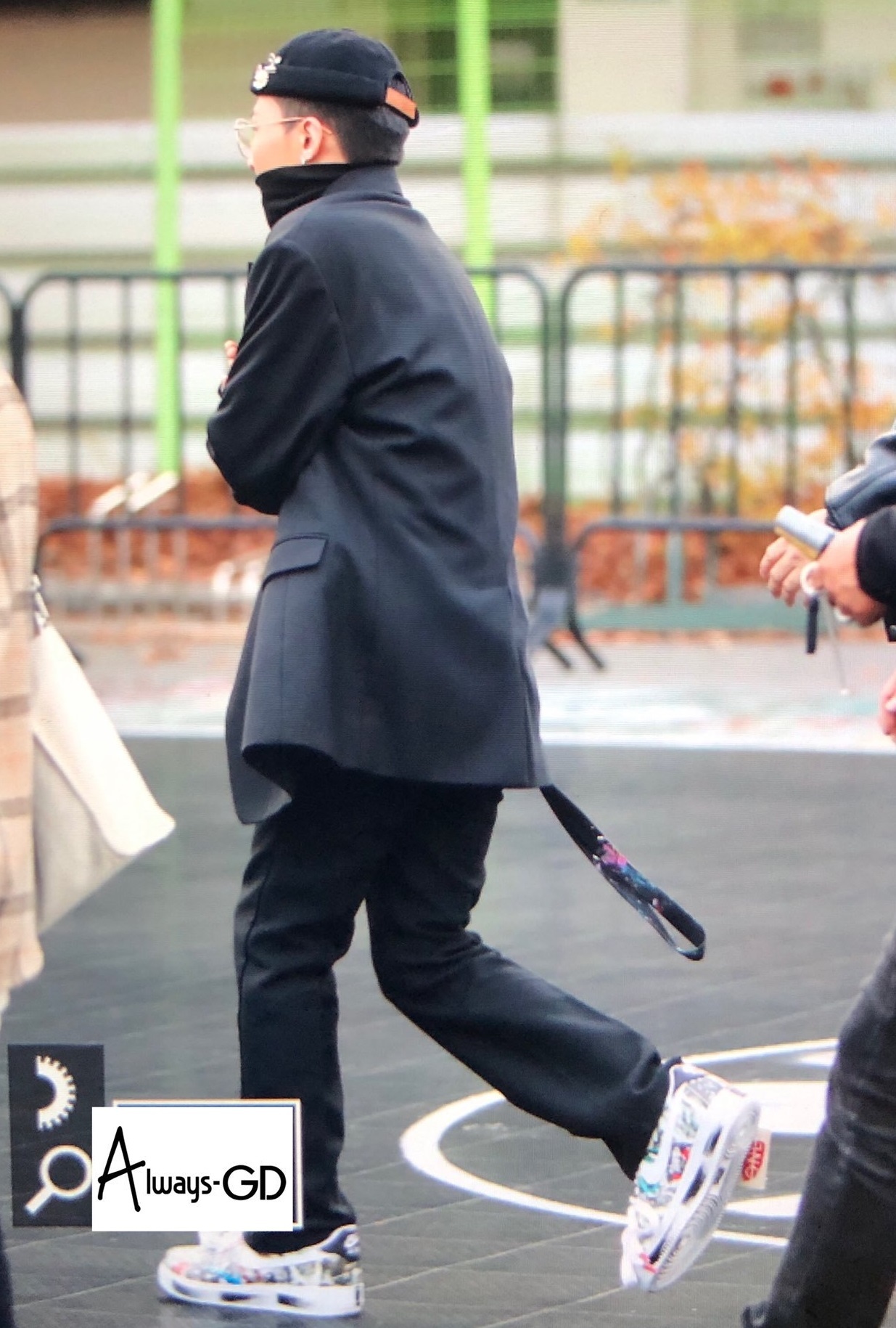 su kien Nike x PEACEMINUSONE Para-noise anh 2