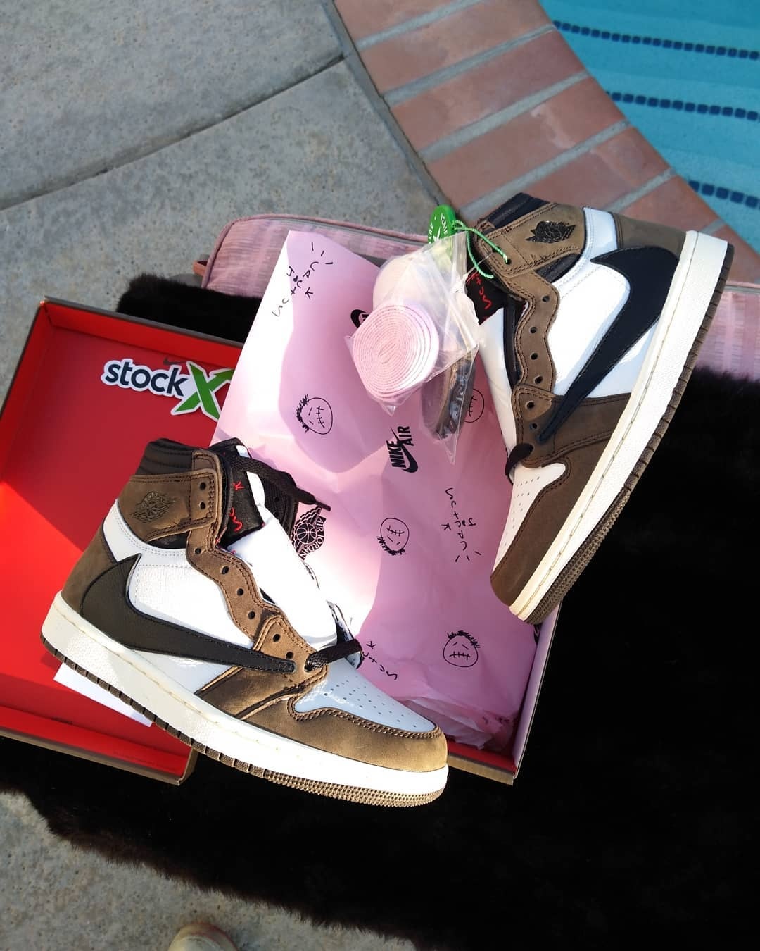 4 doi giay co gia ban lai cao nhat nam anh 8