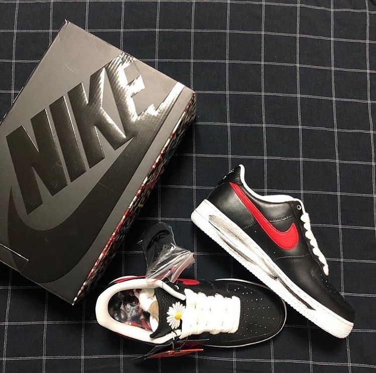 4 doi giay co gia ban lai cao nhat nam anh 3