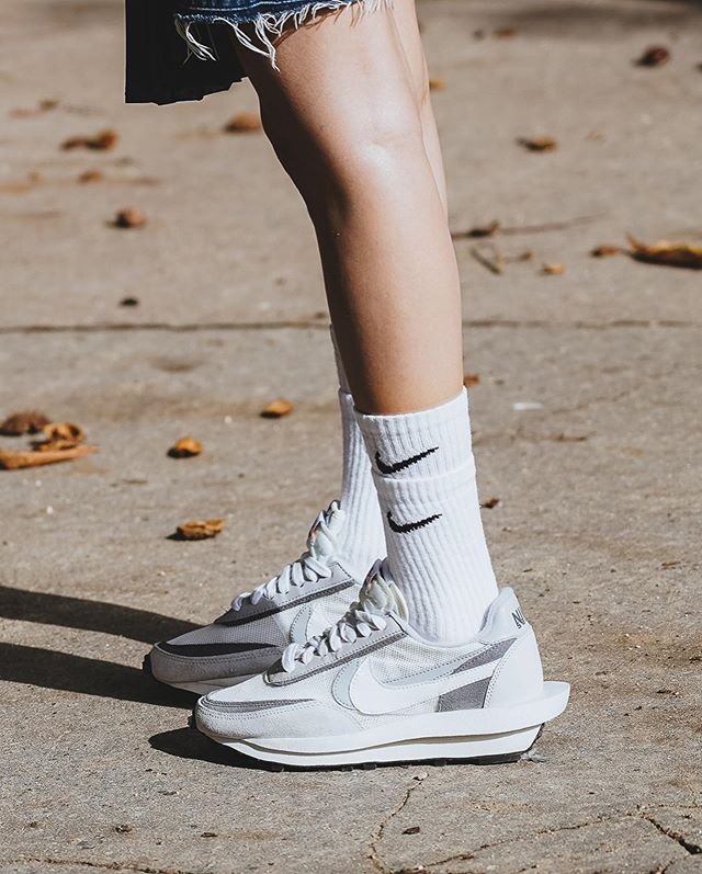 4 doi giay co gia ban lai cao nhat nam anh 19