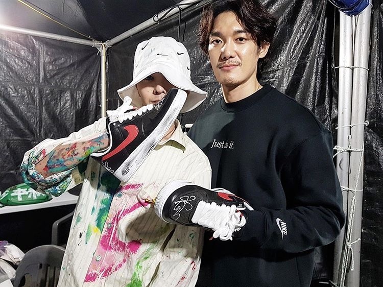 4 doi giay co gia ban lai cao nhat nam anh 1