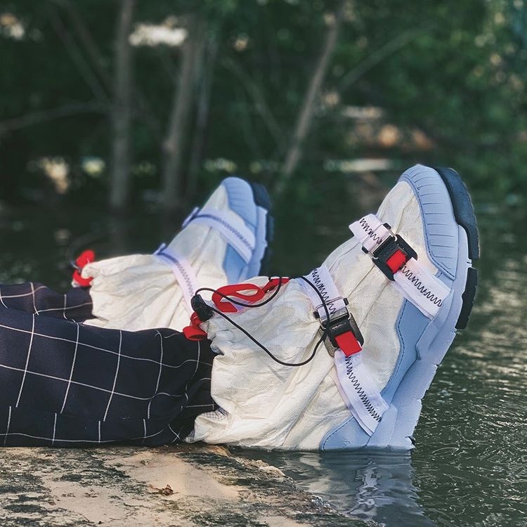 4 doi giay co gia ban lai cao nhat nam anh 12