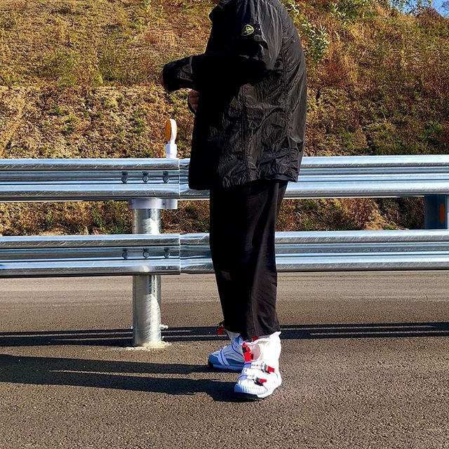 4 doi giay co gia ban lai cao nhat nam anh 13