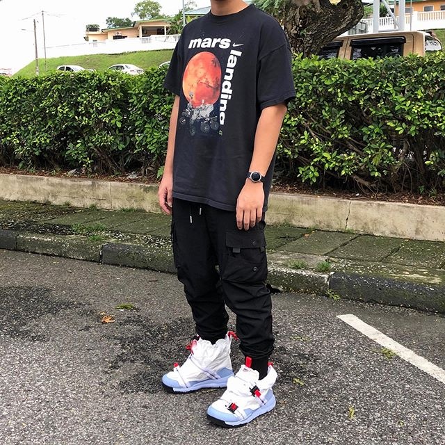 4 doi giay co gia ban lai cao nhat nam anh 14