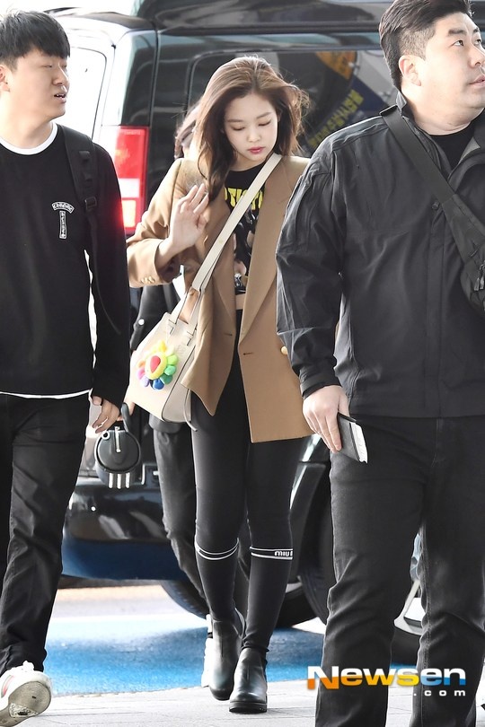 cach di giay boots dep nhu sao Han anh 4