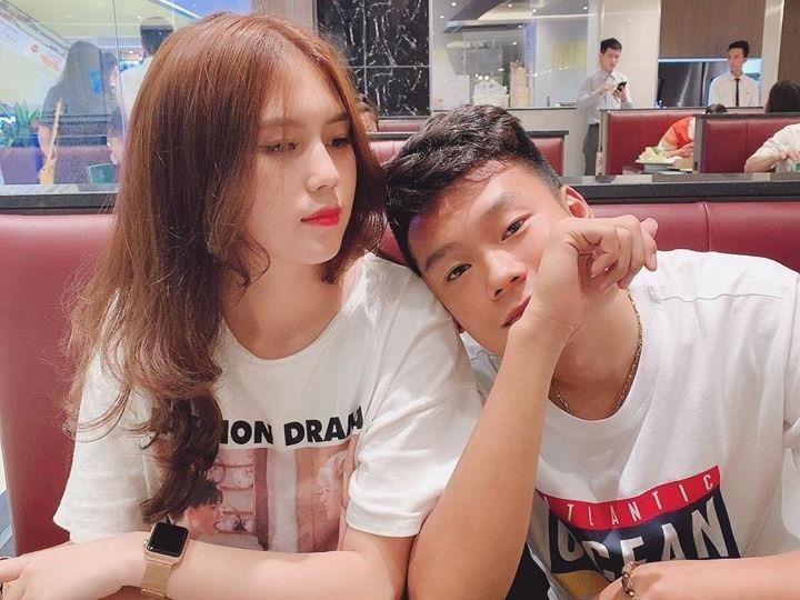 Cau thu Thanh Chung thuong khoe thoi trang ca tinh ben ban gai hinh anh