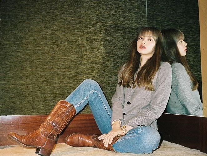 Hoc cach phoi do dep cua Lisa va dan my nhan Han khi di boots hinh anh