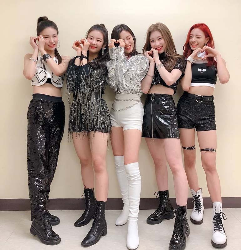 cach di giay boots dep nhu sao Han anh 6