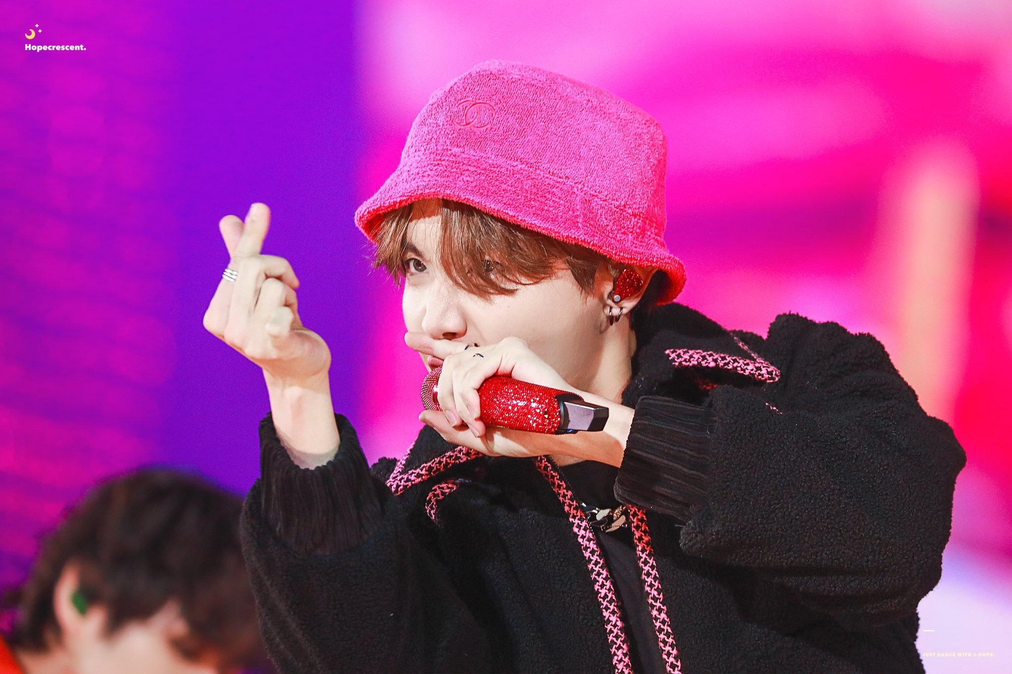 BTS mac hang hieu o MAMA 2019 anh 15