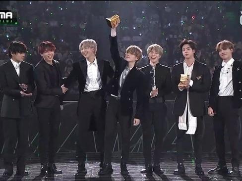Man trinh dien cua BTS tai le trao giai MAMA 2019 hinh anh