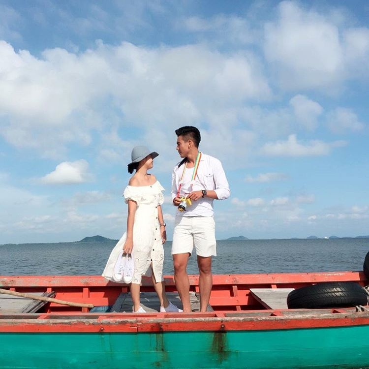 cau thu Campuchia mac gi khi o ben ban gai anh 1