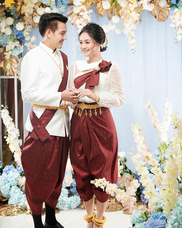 cau thu Campuchia mac gi khi o ben ban gai anh 5