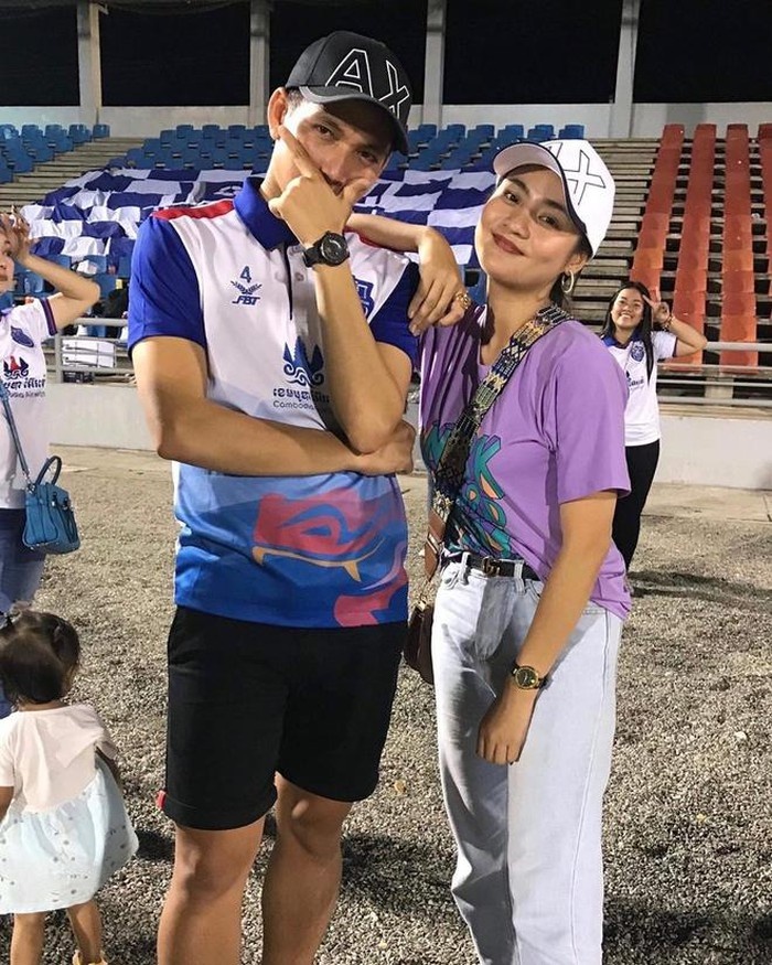 cau thu Campuchia mac gi khi o ben ban gai anh 8