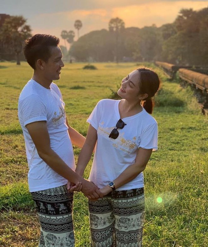 cau thu Campuchia mac gi khi o ben ban gai anh 11