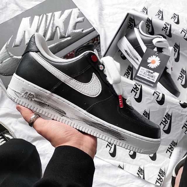 Nike Air Force 1 x PEACEMINUSONE co gia bao nhieu anh 1