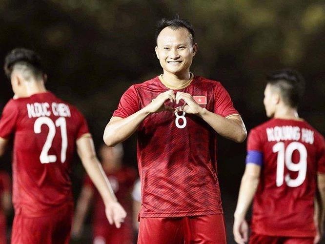 Trong Hoang hat tang sinh nhat vo hinh anh