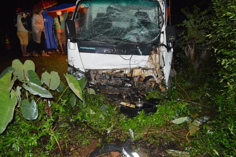 Chiếc xe tải bị hư hỏng nặng.