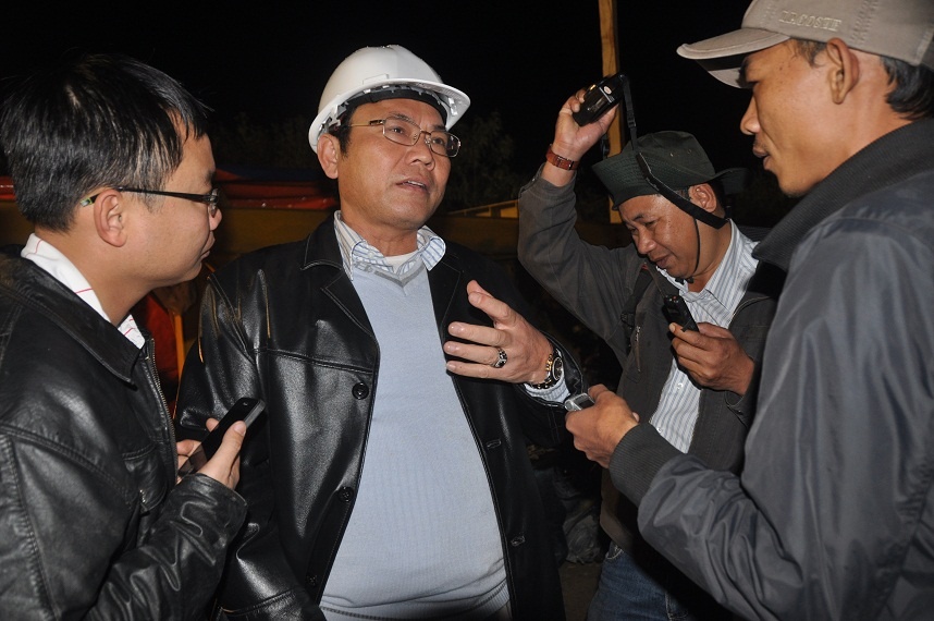 Ông Yên trả lời báo chí các vấn đề liên quan đến sập hầm.