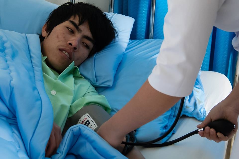 Nguoi than mua bo doi nan nhan sap ham ve an mung hinh anh