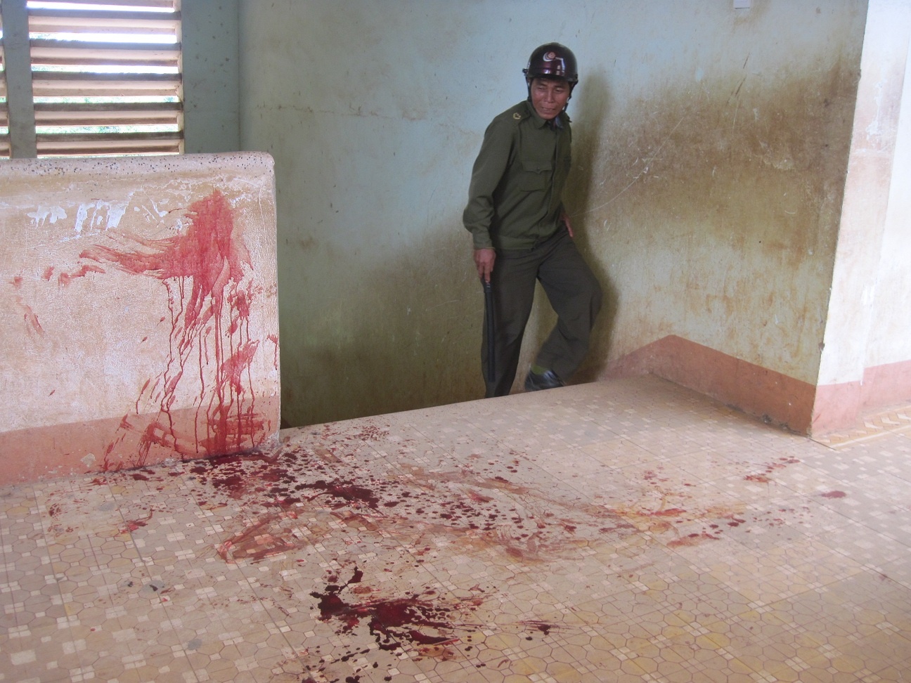 Nam sinh lop 9 truy sat ban cung truong den chet ra toa hinh anh