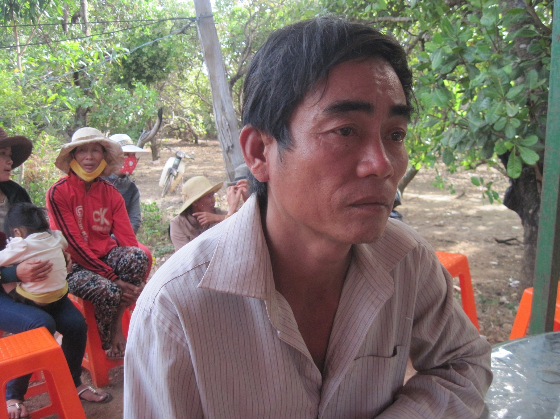 Ông Sơn đau buồn trước cái chết của con trai.