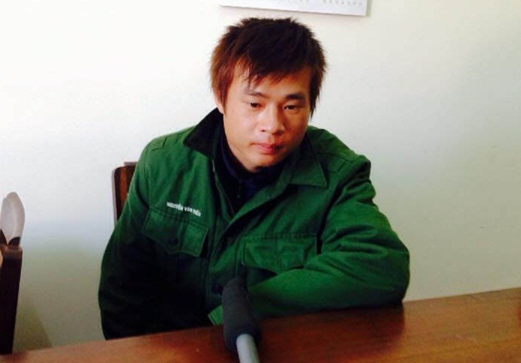 Nghi can sat hai 2 cha con nu sinh nhuom toc do de bo tron hinh anh
