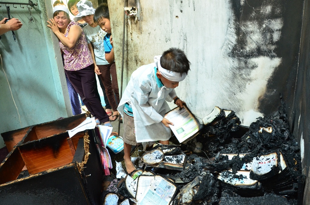 Vật dụng trong ngôi nhà của anh Lạc bị thiêu rụi hoàn toàn. Ảnh: Khải Hoàng.