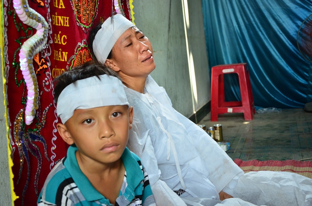 Gia canh kho khan cua nguoi dan ong khoa cua tu thieu hinh anh