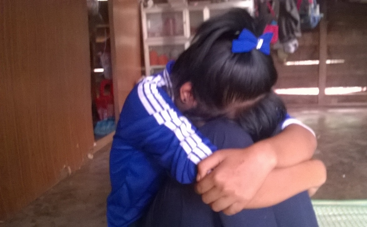 Cháu Tuyết đau đớn bị 2 thanh niên hãm hiếp. Ảnh: Khải Hoàng.