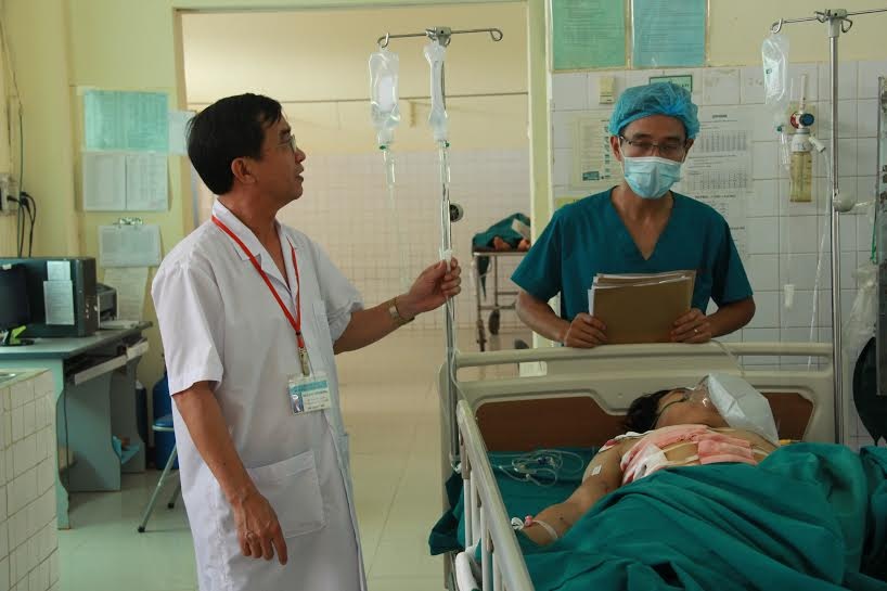 Anh Linh được cấp cứu tại bệnh viện Đa khoa tỉnh Đắk Lắk. Ảnh: Khải Hoàng.