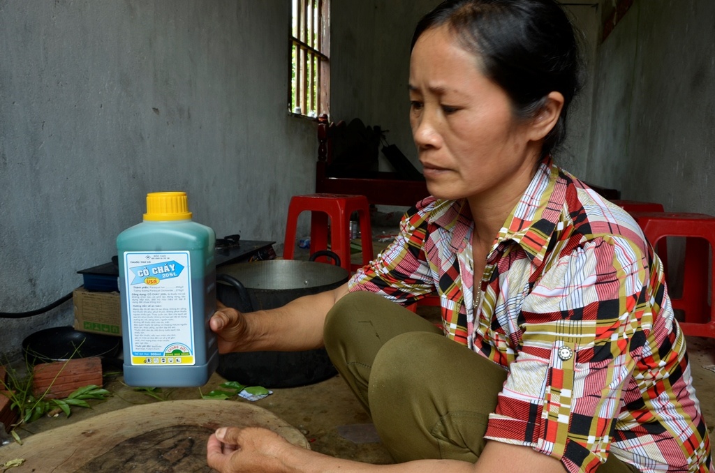 Vo chem chong roi tu tu, bo lai con 24 ngay tuoi hinh anh