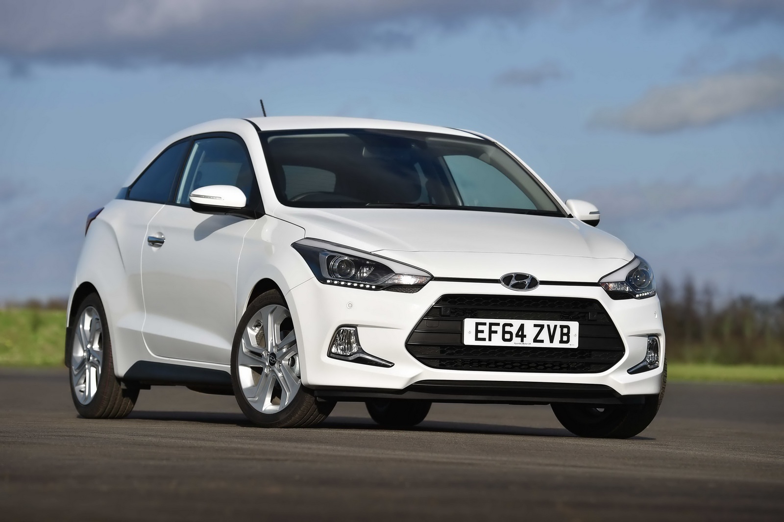 Hyundai i20 Coupe moi gia gan 20.000 USD hinh anh