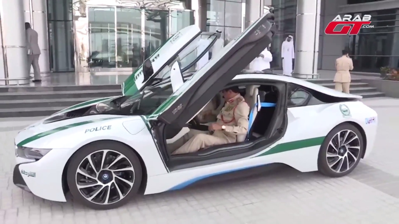 Siêu xe thể thao BMW i8 gia nhập lực lượng cảnh sát Dubai
