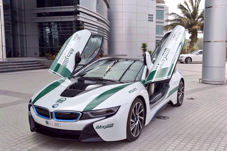 Canh sat Dubai sam BMW i8 hinh anh