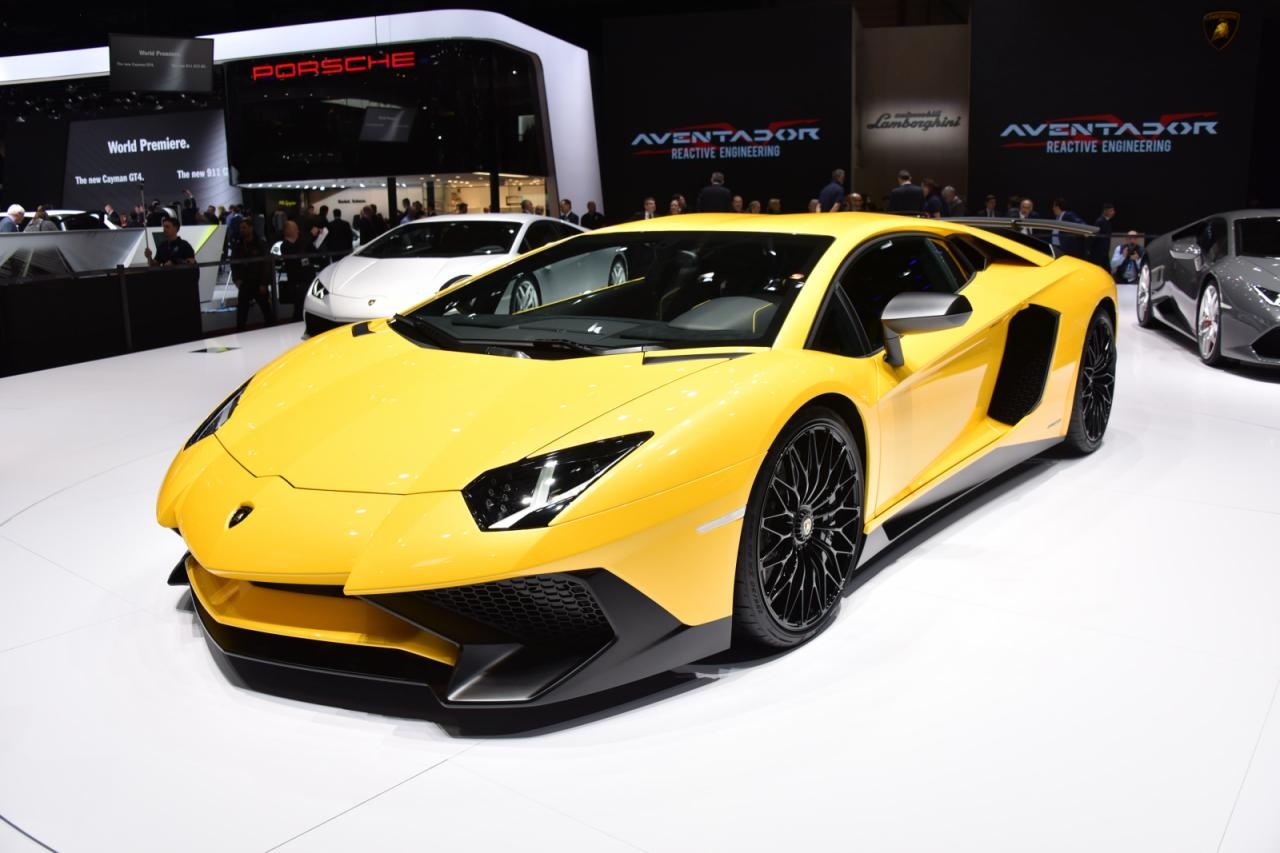 Lamborghini Aventador SV den My voi gia gan nua trieu USD hinh anh